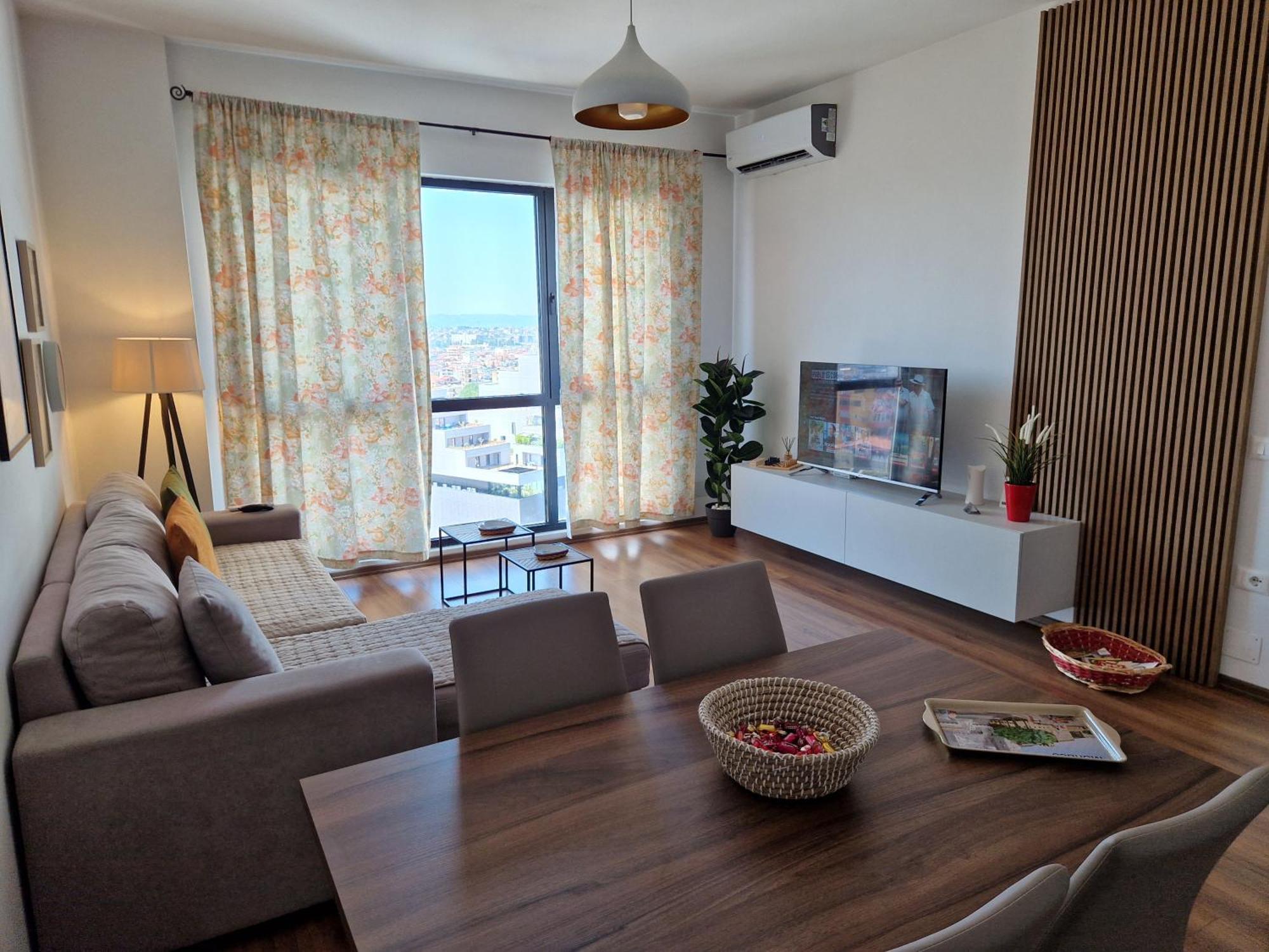 Red & White Palace Apartment Tirana Eksteriør billede